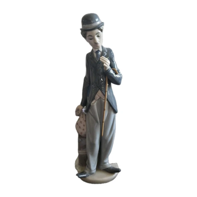 LLADRO VINTAGE CHARLIE CHAPLIN THE TRAMP Number 5233 with Walking