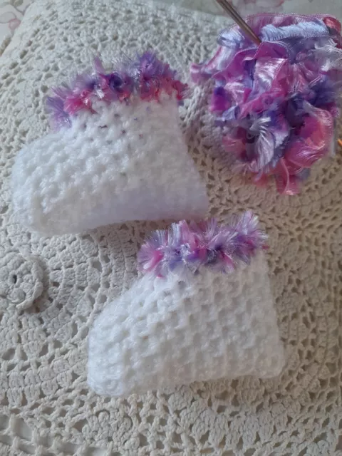 chaussons bébé en laine fait main au crochet 0 - 3 mois  neuf  blanc