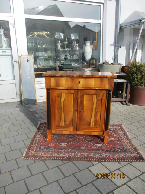 Biedermeier Anrichte um 1830 in Nussbaum 2