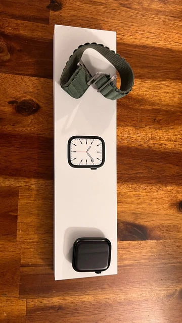 Apple Watch Series 7 45mm Green Aluminum Case with Band - Green
