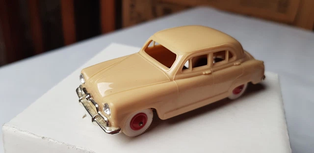 NOREV 1/43 - Simca 9 Aronde - Jaune Paille - Miniature Collection