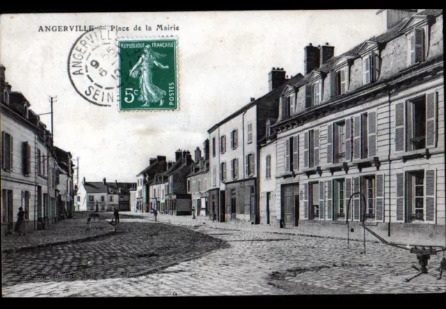 ANGERVILLE (91) Commerce MARECHAL FERRANT "BRUNET" & MAIRIE animée en 1910