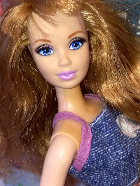 Barbie con on sale pestañas