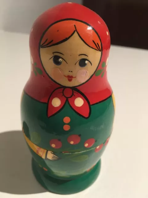 Russische Matroschka Babuschka Holzpuppe Russin rotes Tuch 3 Puppen 11 cm hoch