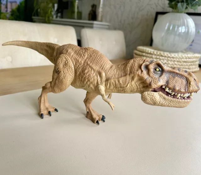 Hasbro Jurassic World Park Chomping Action T-Rex Tyrannosaurus Rex Figure 2015