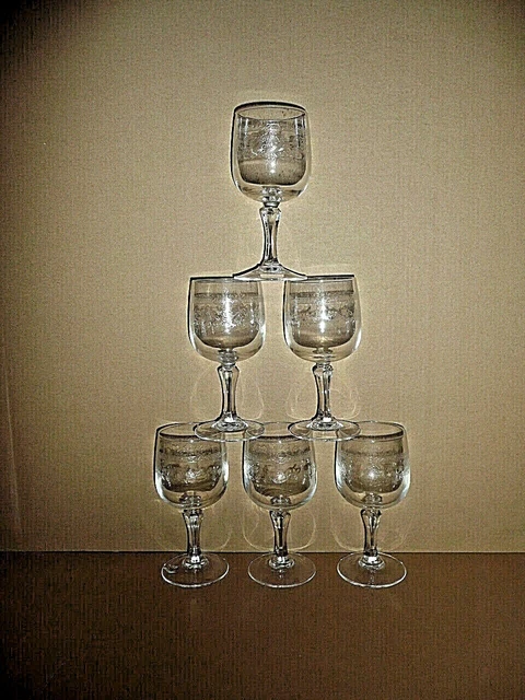 6 VERRES a vin blanc 12 cl modèle MATIGNON gravé , cristal d'arques  lot / série