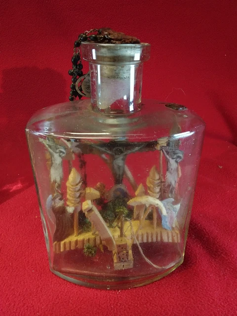 Antike Glasflasche Holz geschnitzt Jesus am Kreuze Klosterarbeit (1534)