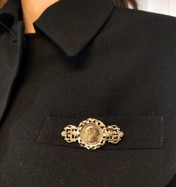 Pin Brooch Swiss Franc Coin 1962 Confoederatio Helvetica Gold Tone Rhinestone
