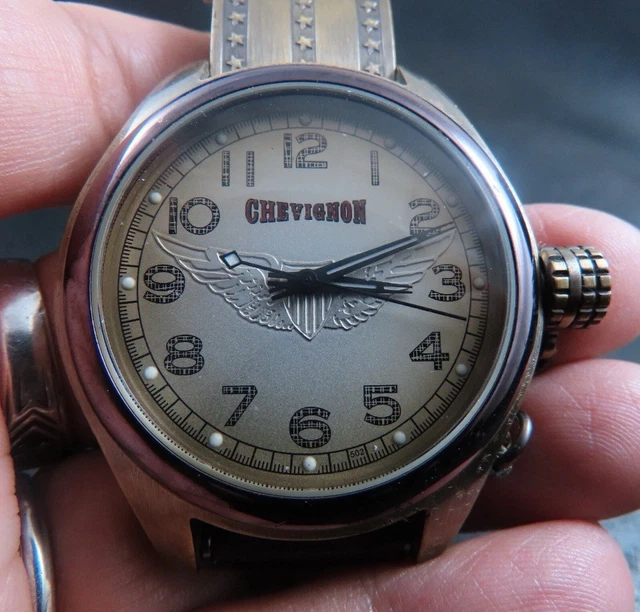 Montre Chevignon Ref72454 - Cadran Blanc Chiffres Arabes, Bracelet Toile Bleu - Quartz - Occasion