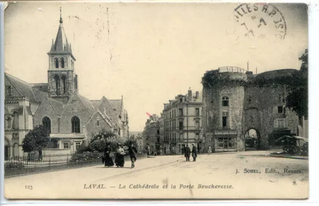 CP 53 Mayenne - Laval - La Cathédrale et la Porte Beucheresse