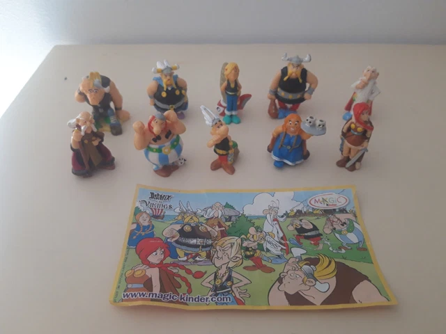 Vieux De 1974, Ce Lot De 17 Figurines Astérix Et Obélix En Noir Et Blanc Est Un Vrai Morceau D'histoire De La BD. Signé Dargaud, En Plastique Et PVC, Parfait Pour Les Collectionneurs Nostalgiques.