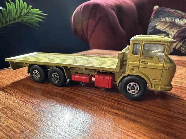 Le camion Daf plateau en miniature par Matchbox Super Kings au 1/60e