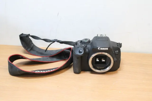 HS, en panne, pour pieces, cassé : Boitier appareil photo CANON EOS 700D