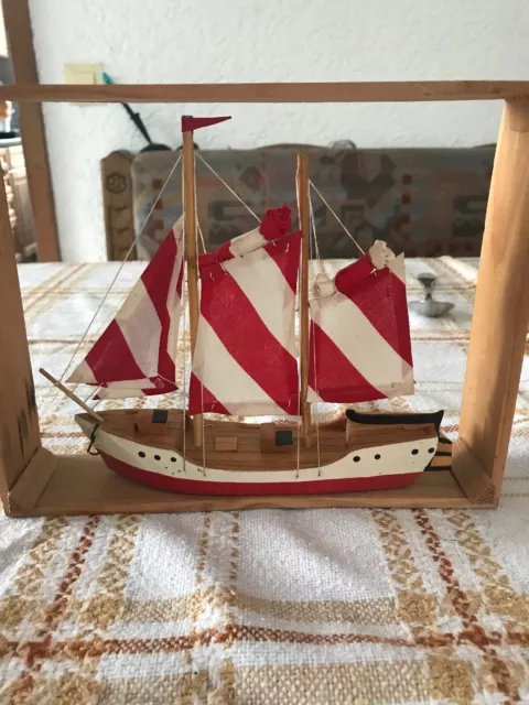 Altes Schiff Holz Segel Segelschiff im Holzrahmen. Ca. 22 x 18 cm