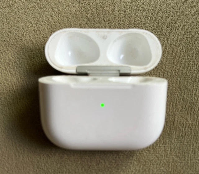 APPLE AIRPODS 3RD Generation MagSafe Charging Case A2566 Genuine Apple