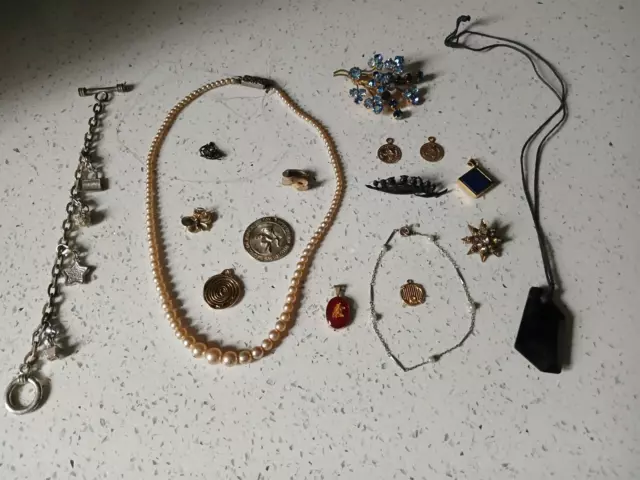 lot bijoux fantaisies,  collier, bague, boucles d'oreilles