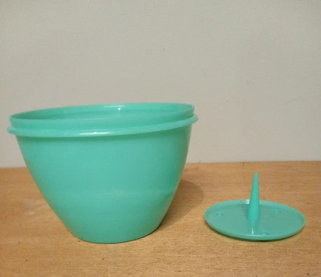 VINTAGE TUPPERWARE JADITE Lettuce Salad Crispit Keeper No Lid 1 Spike