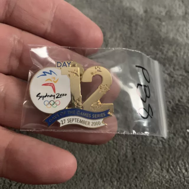 Sydney Olympics 2000 Pin badge "12 days to go". Excellent condition