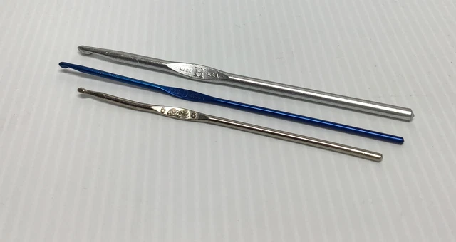 Lot of 3 Vintage BOYE Crochet Hooks Size H D O 0