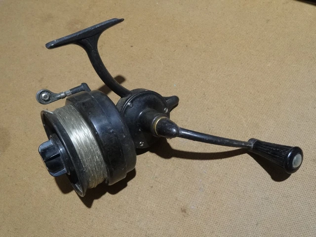 RARE 1 Moulinet De Pêche Demi Caution Neuf Ancien Stock RARE 1 Moulinet De Pêche Demi Caution Neuf Ancien Stock
