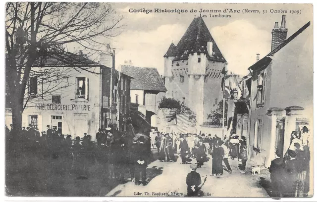 58 – CPA NEVERS - Cortège Historique de Jeanne d'Arc du 31/10/1909  - 1914