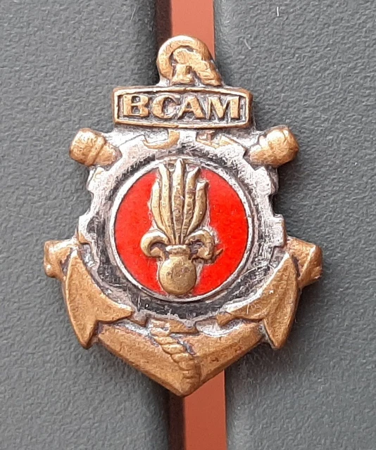 INSIGNE ARTILLERIE COLONIALE Matériel G41 BCLRA Augis alu abimé