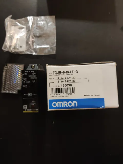 Omron E3JM-R4M4T-G Sensore Fotoelettrico Retroriflettivo Rilevamento 4 MT