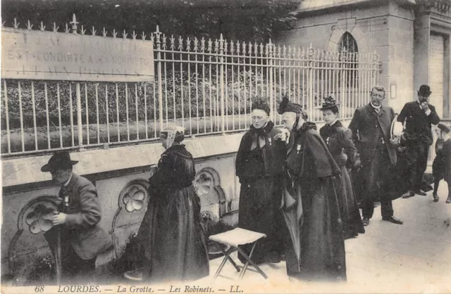 Cpa 65 Lourdes La Grotte Les Robinets