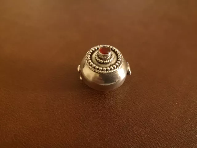 Petite boîte à pilules - ARGENT MASSIF 925 - CABOCHON ROUGE couleur rubis