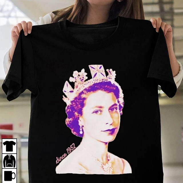 QUEEN ELIZABETH II RIP Tshirt Queen of England 19522022 Remembering