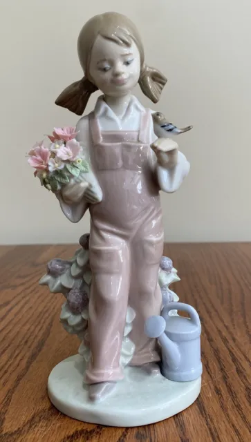 LLADRO Figurine 5217 “Spring” Girl With Flowers. Made in Spain