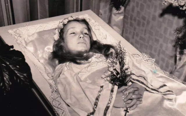 Antique Post Mortem Funeral Casket Photo 237b Oddleys Strange & Bizarre