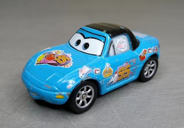 BAC7 voiture en métal Mattel Cars Disney Pixar flash mcqueen pneu flanc  blanc