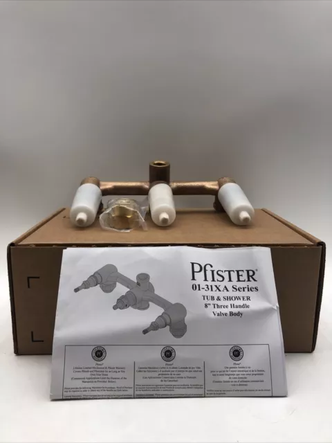 Serie de adornos de bañera y ducha de mango triple Pfister 01-31XA