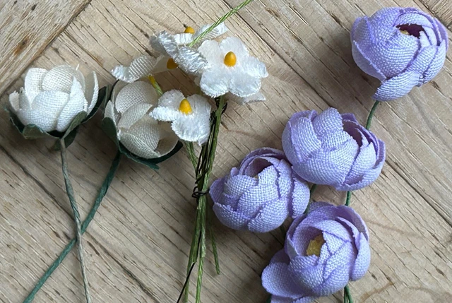 Mini Stoff Blumen mit Draht Konvolut Kunststoff 4