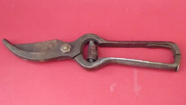 S16  -  Alte Rosenschere Rebenschere Astschere Gartenschere  Garten