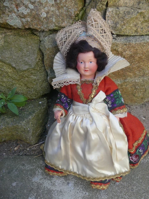 Petitcolin 33cm de haut Bretonne de Fouesnant en Costume rhodoïd bon état 1950