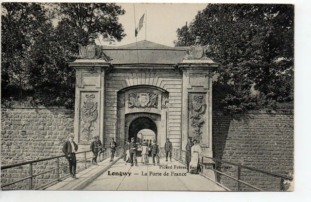 LONGWY - Meurthe et Moselle - CPA 54 - des soldats à la porte de France