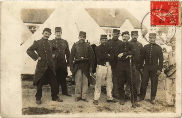 CPA soldats carte photo. SENLIS? (376836)
