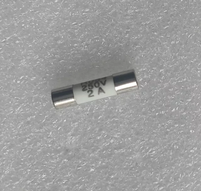 fusible céramique lent / slow universel cylindrique 5x20mm 250V calibre 2A .rfD1