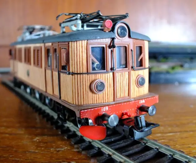 Marklin 3170 HO gauge Swedish Litt D electric locomotive in wooden livery