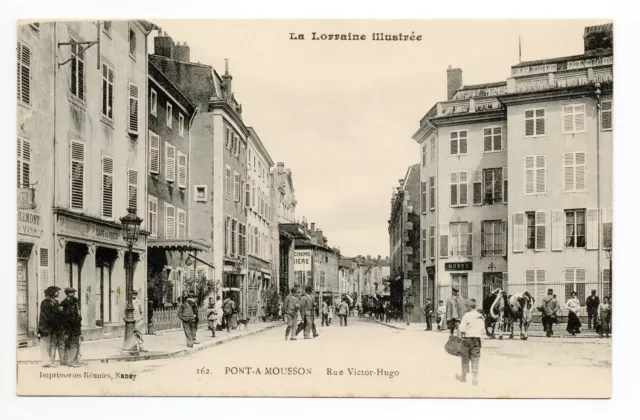 PONT A MOUSSON Meurthe et moselle CPA 54 la rue victor hugo