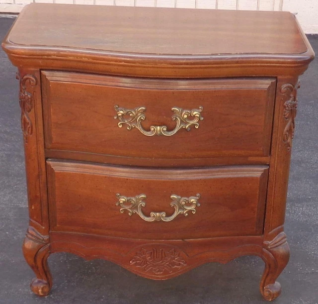 Beautiful Cherry Finish Thomasville Bedside Nightstand Table – Two Drawers – GDC