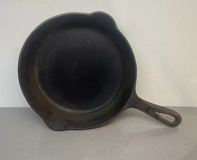 VTG Griswold No. 5 Cast Iron Skillet Fry Pan 724 F Small Logo Erie, PA