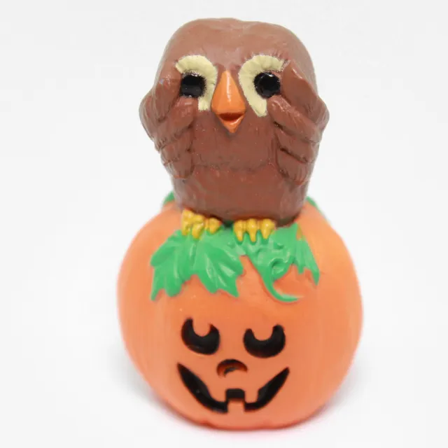 OWL on Jack-o-Lantern Pumpkin - HALLOWEEN Hallmark MERRY MINIATURES Figure