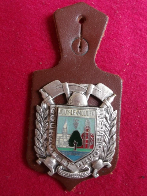 insigne de pompiers pucelle Sapeurs pompiers de Jouy le Moutier (17A)