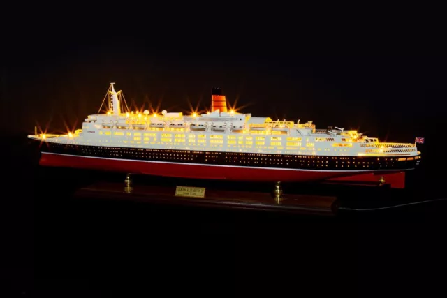 Seacraft Gallery Queen Elizabeth II Led lights Cruise Model - Special Edition