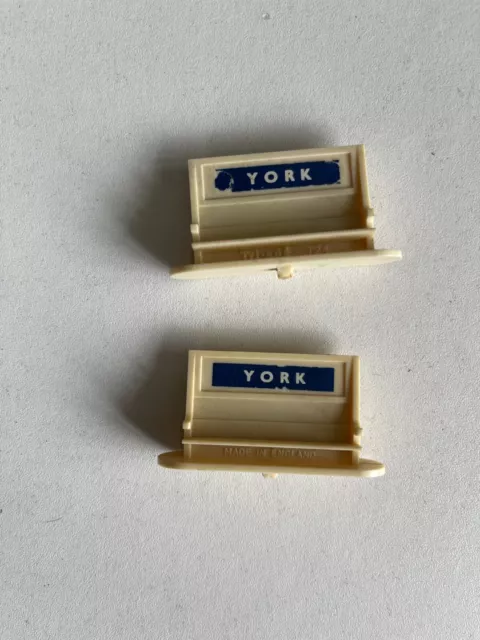 TRI-ANG TT GAUGE - T.24 2 x NAMEBOARDS WITH SEATS - YORK