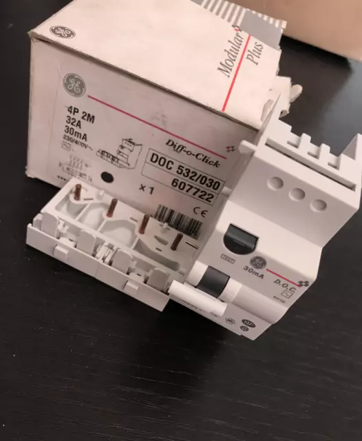 GENERAL ELECTRIC DISPOSITIVI DIFFERENZIALI 30mA 32A 230/400 V 607722