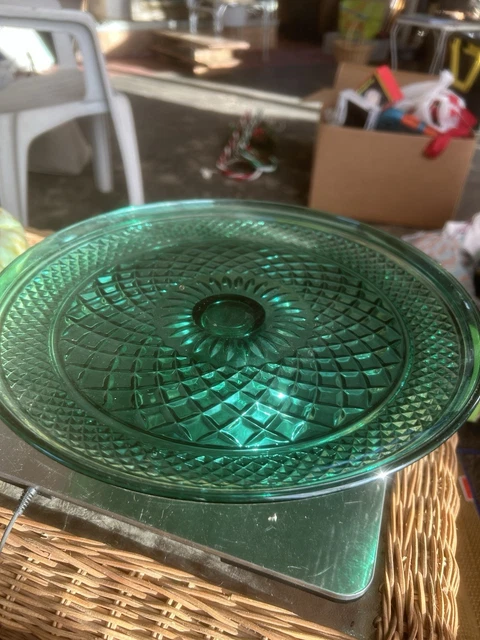 VINTAGE ANCHOR HOCKING Wexford Glass, Emerald Green, Footed Cake